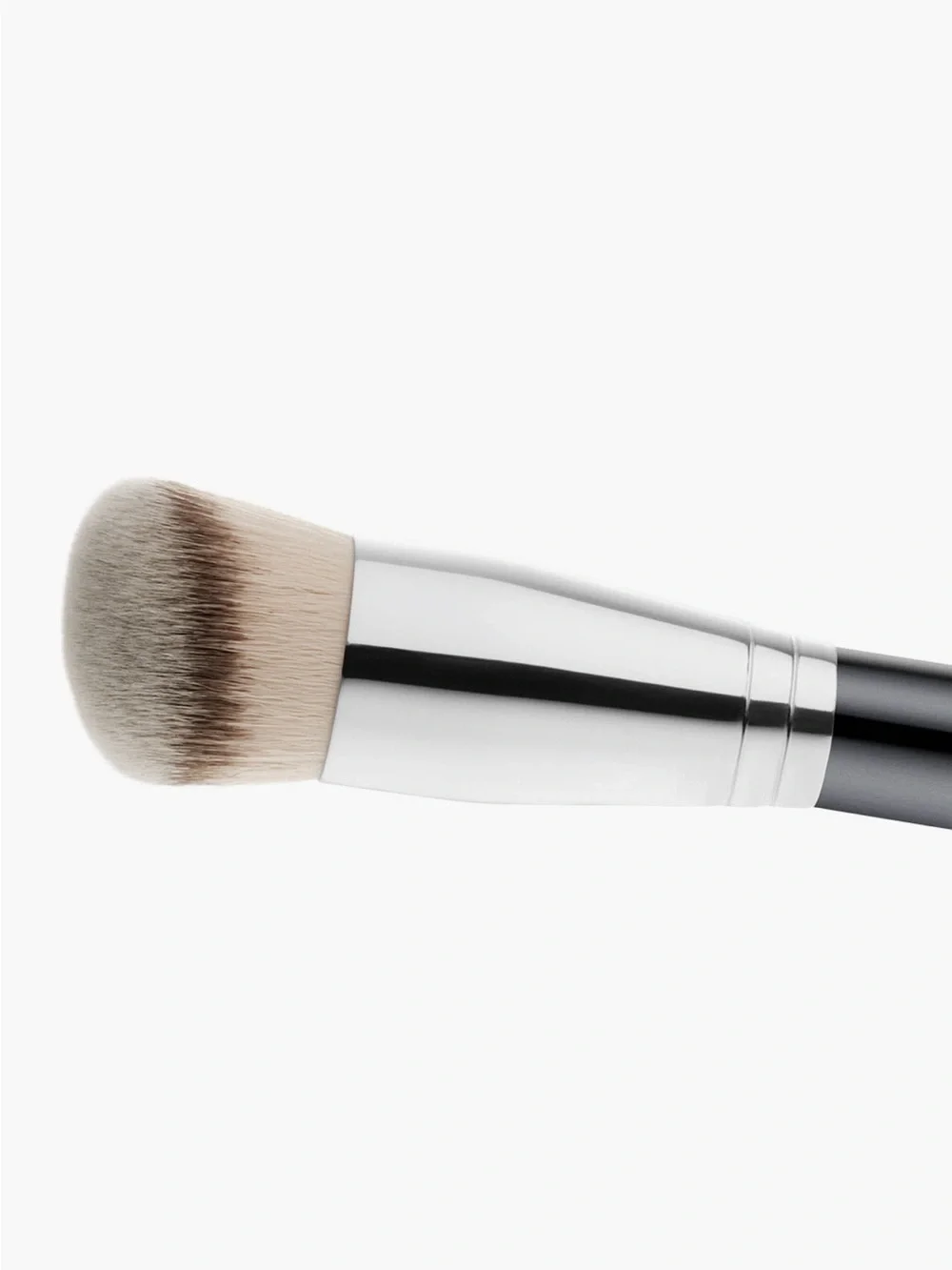 MAC 170 Rounded Slant Brush Foundation or Primer Black & Silver